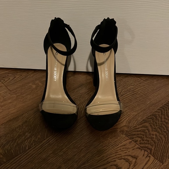 Heeled black opened toed shoes - Picture 2 of 3